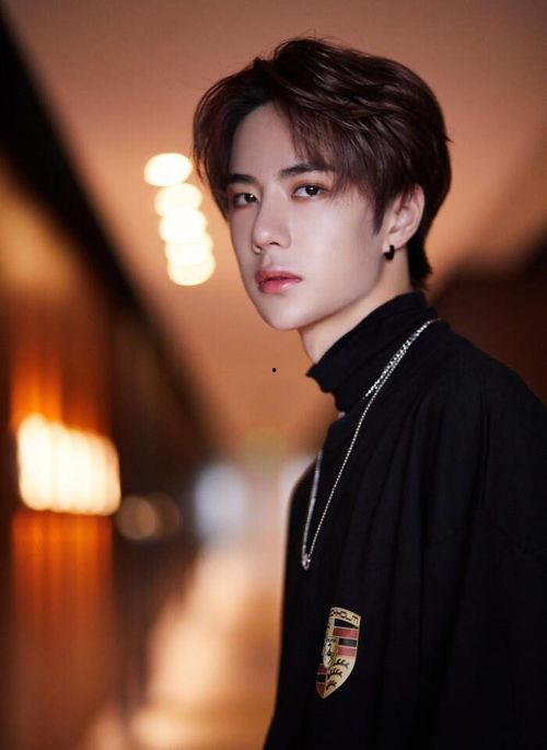 王一博照片爆料最新,帅气魅力再升级！